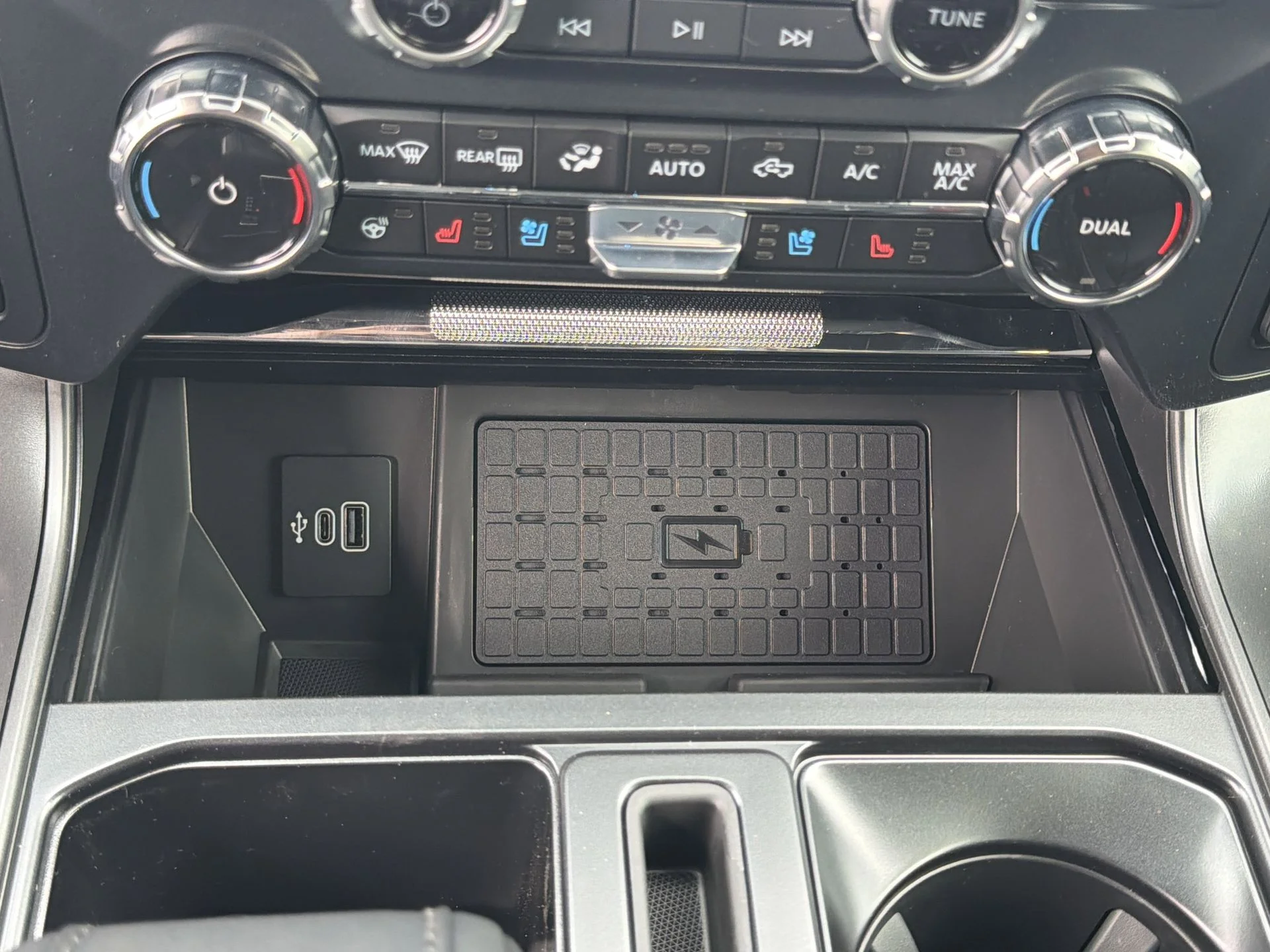 New 2026 Iconic Silver Metallic Ford Lariat® image 14