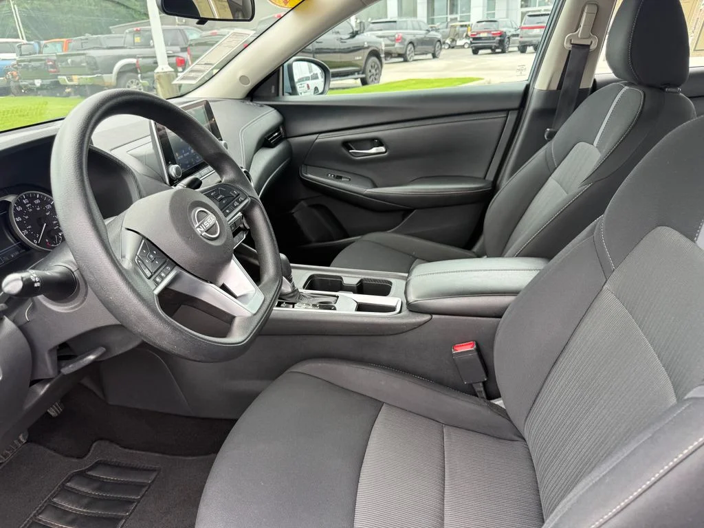 Used 2024 Gray Nissan SV image 4