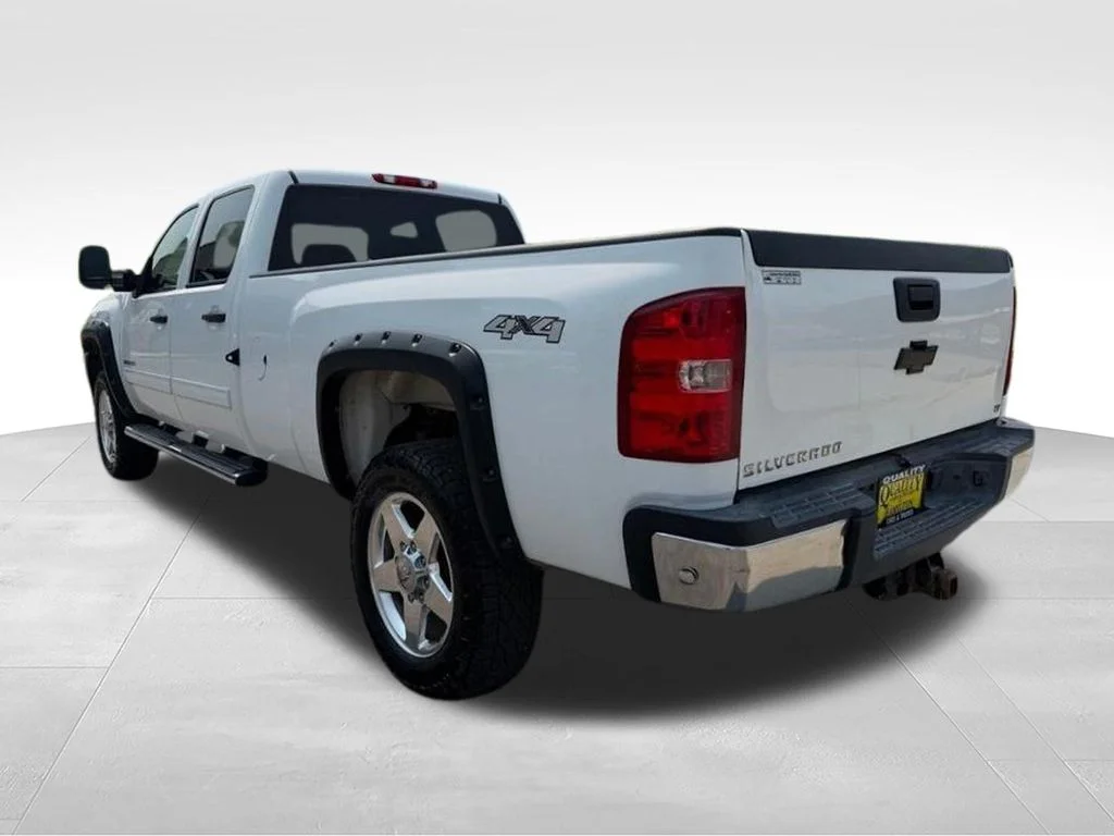 Used 2012 White Chevrolet LT image 3