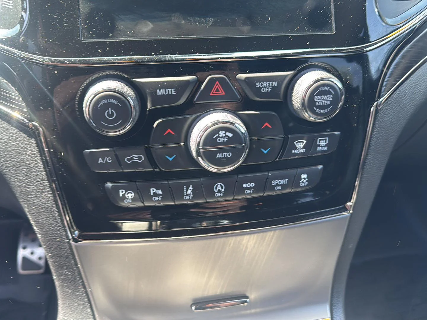 Used 2019 Bright White Clearcoat Jeep High Altitude image 9