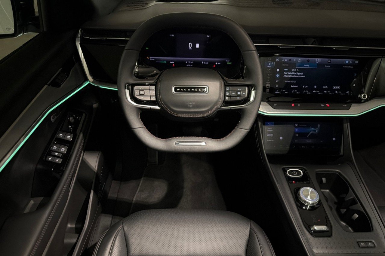 Used 2025 BRIGHT CLEAR COAT Jeep Launch Edition image 13