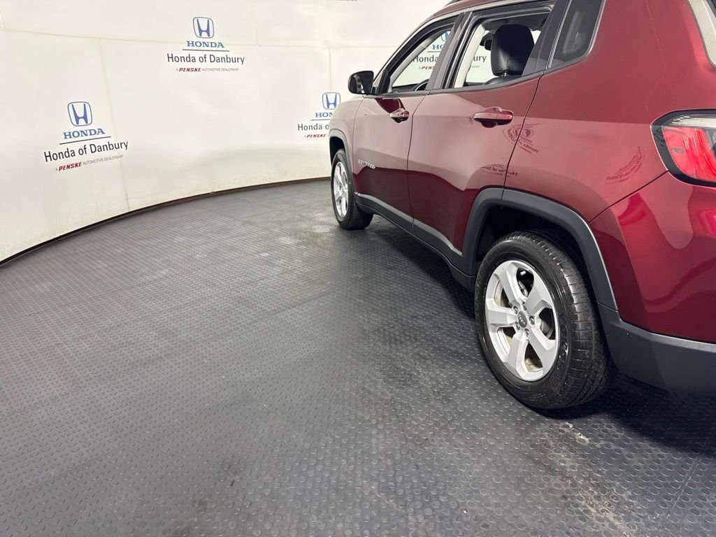 Used 2021 Velvet Jeep Latitude image 11