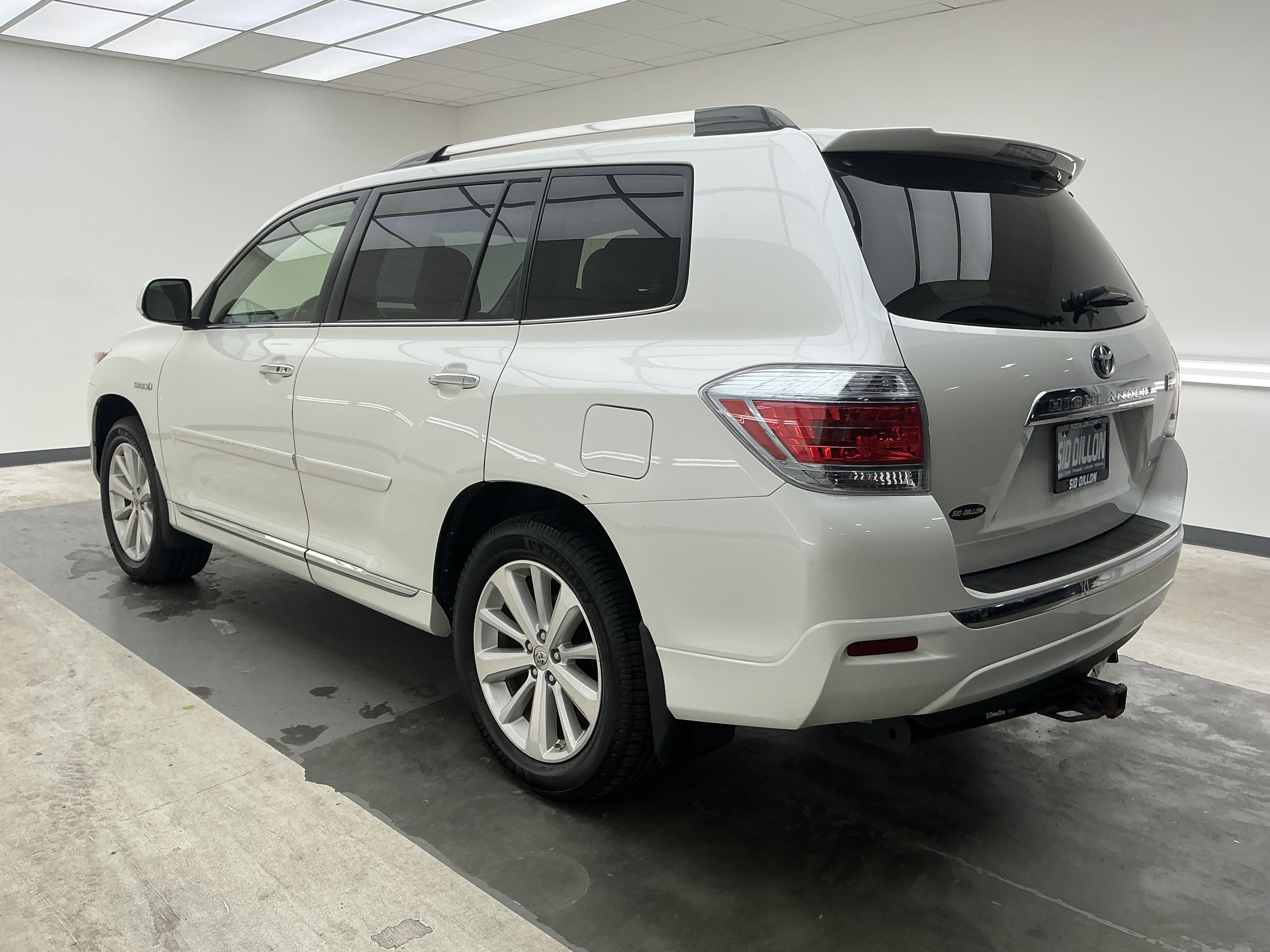 Used 2013 Blizzard Pearl Toyota Limited image 6