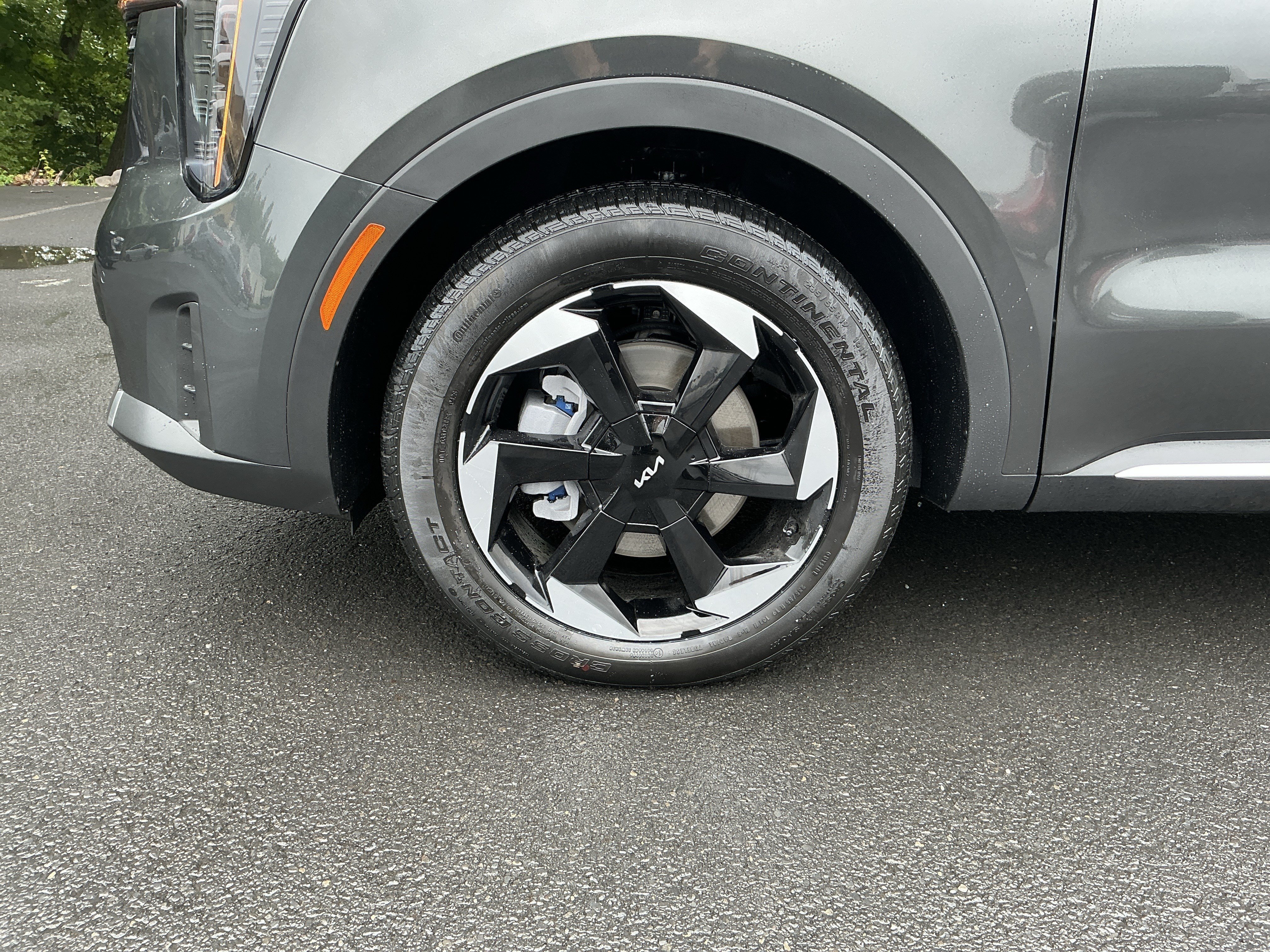 New 2026 Interstellar Gray Kia EX image 9