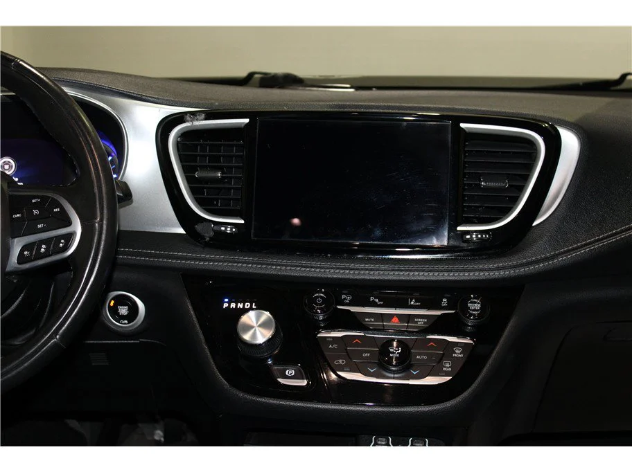 Used 2022 Brilliant Black Crystal Pearlcoat Chrysler Hybrid Touring L image 16