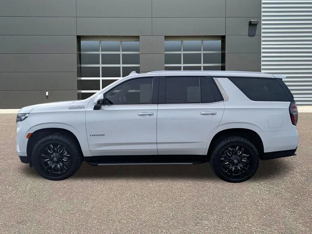 Used 2023 Iridescent Pearl Tricoat Chevrolet High Country image 9