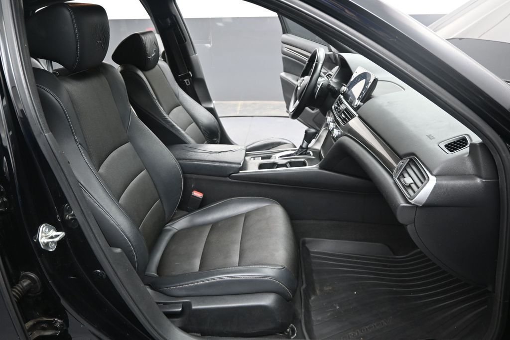 Used 2018  Honda Sport image 25