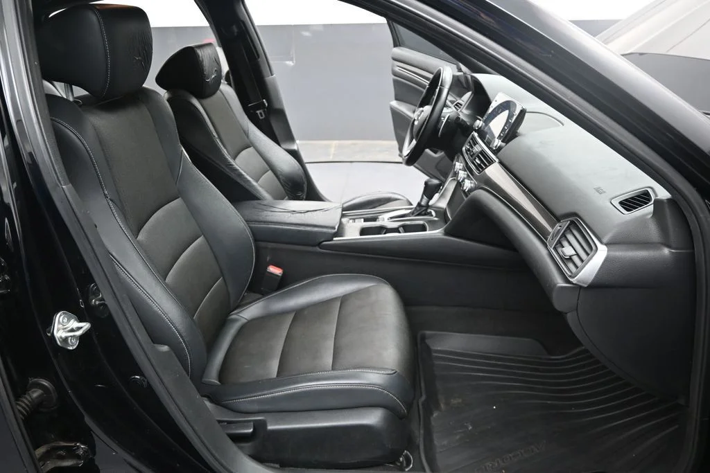 Used 2018  Honda Sport image 25