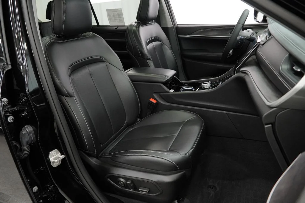 Used 2023 Black Jeep Limited image 49