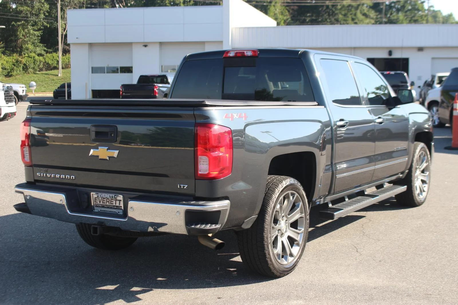 Used 2018 GRAPHITE METALLIC Chevrolet LTZ image 7