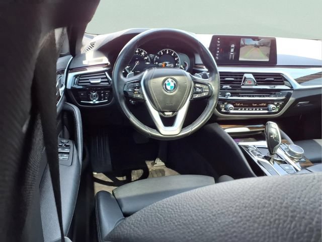 Used 2017 White BMW xDrive image 4