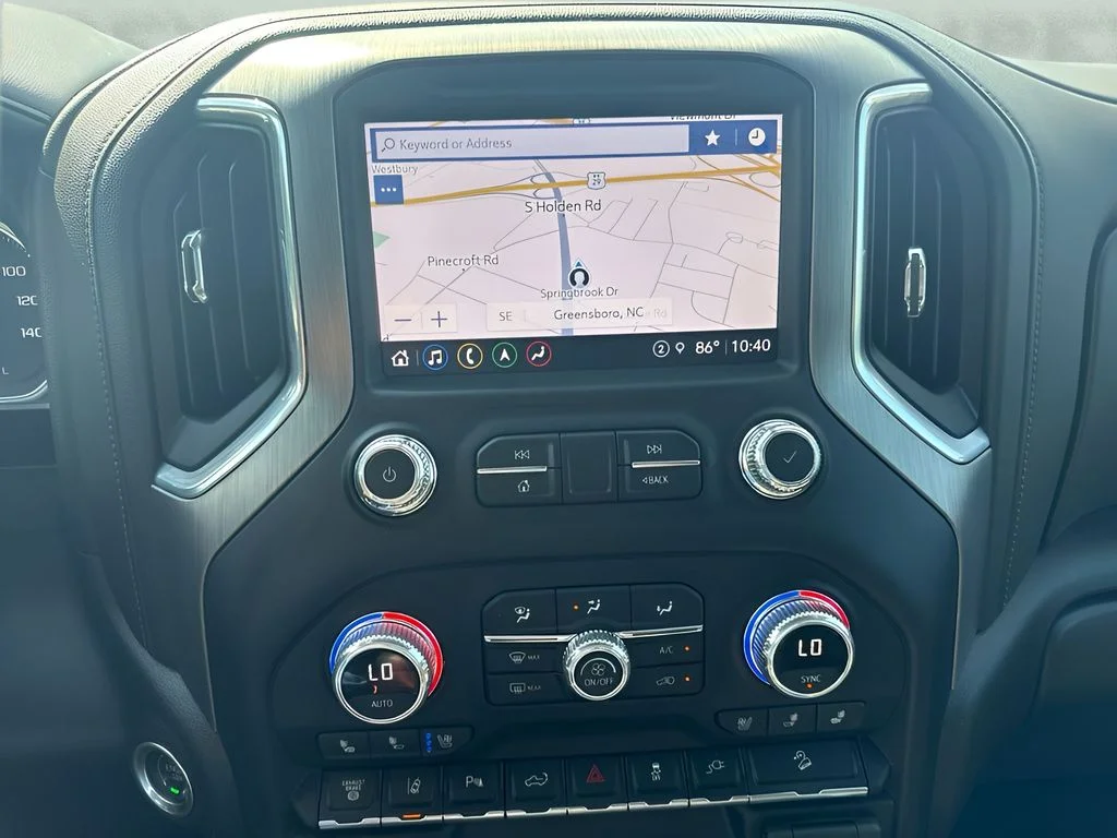 Used 2022 White GMC Denali image 10