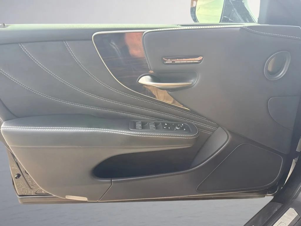 Used 2018  Lexus LS 500 image 28
