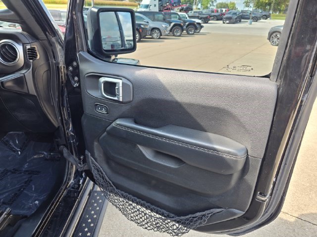 Used 2020 Black Clearcoat Jeep Sahara image 15