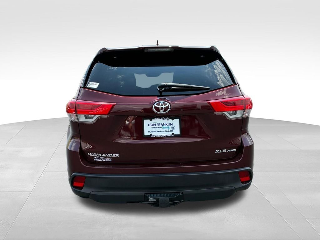 Used 2019 Red Toyota XLE image 3