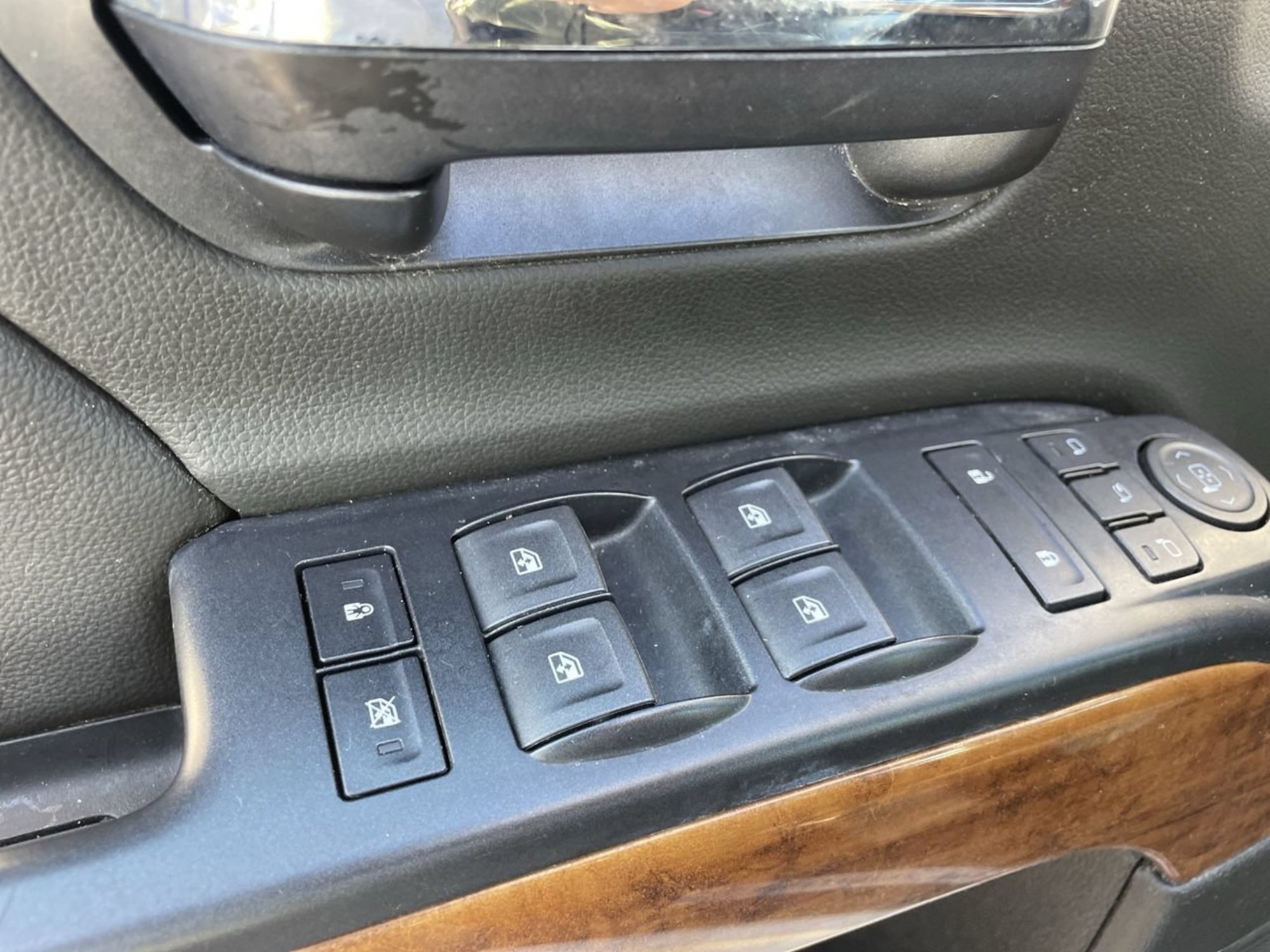 Used 2019 Summit White Chevrolet High Country image 18