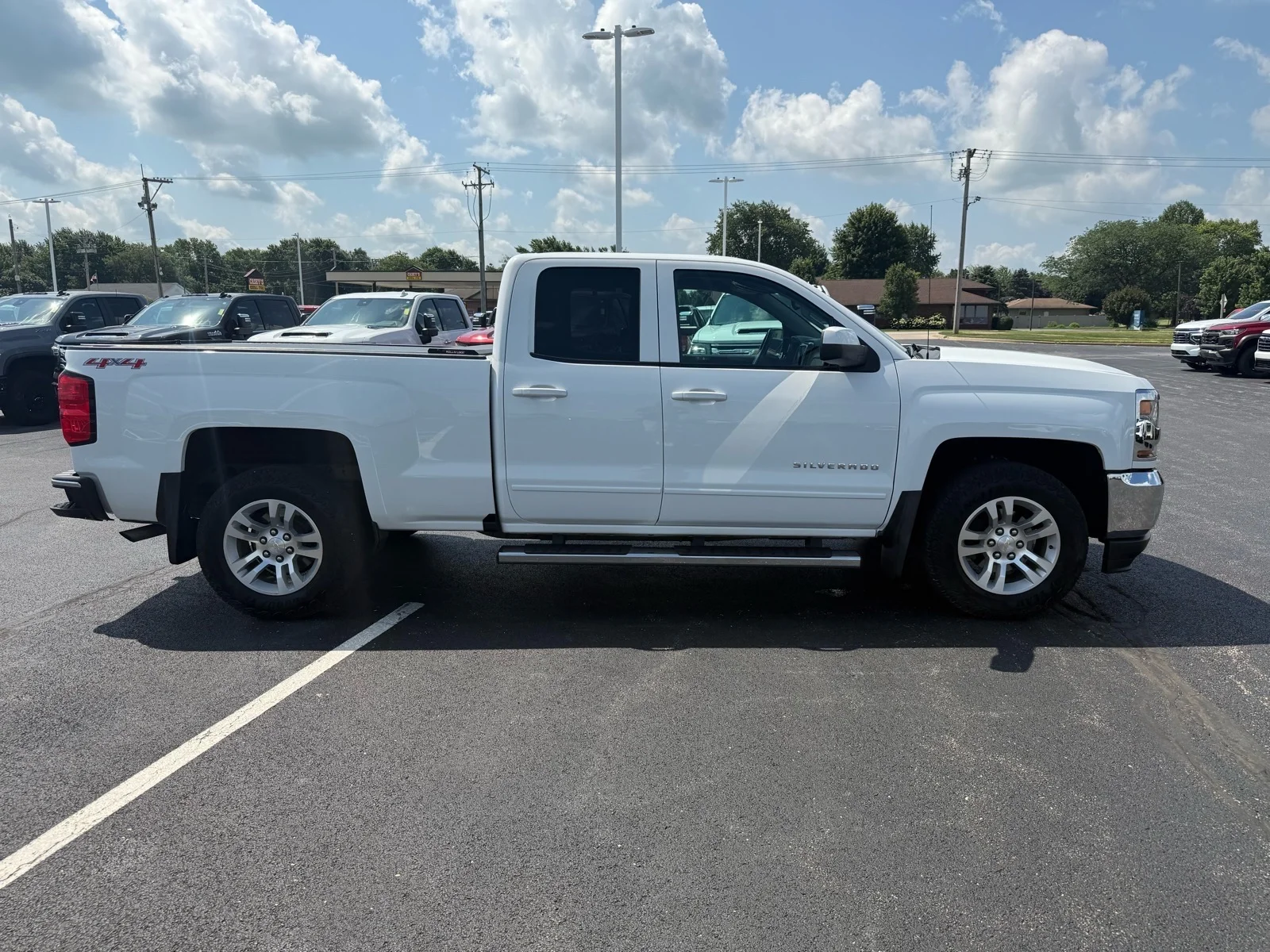 Used 2017 SUMMIT WHITE Chevrolet LT image 6