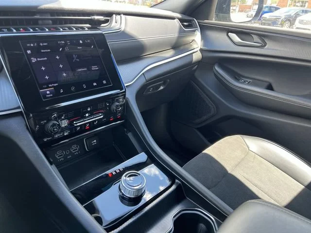 Used 2024 Gray Jeep Altitude image 28