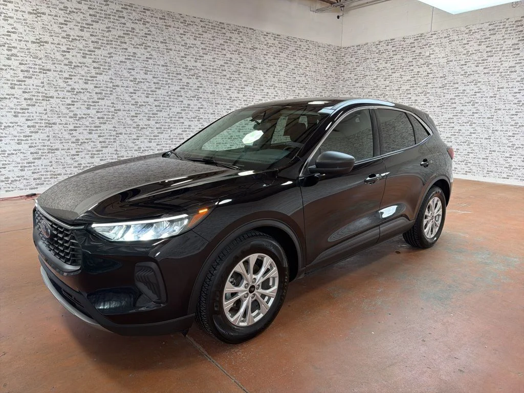 Used 2023 Black Ford Active image 3