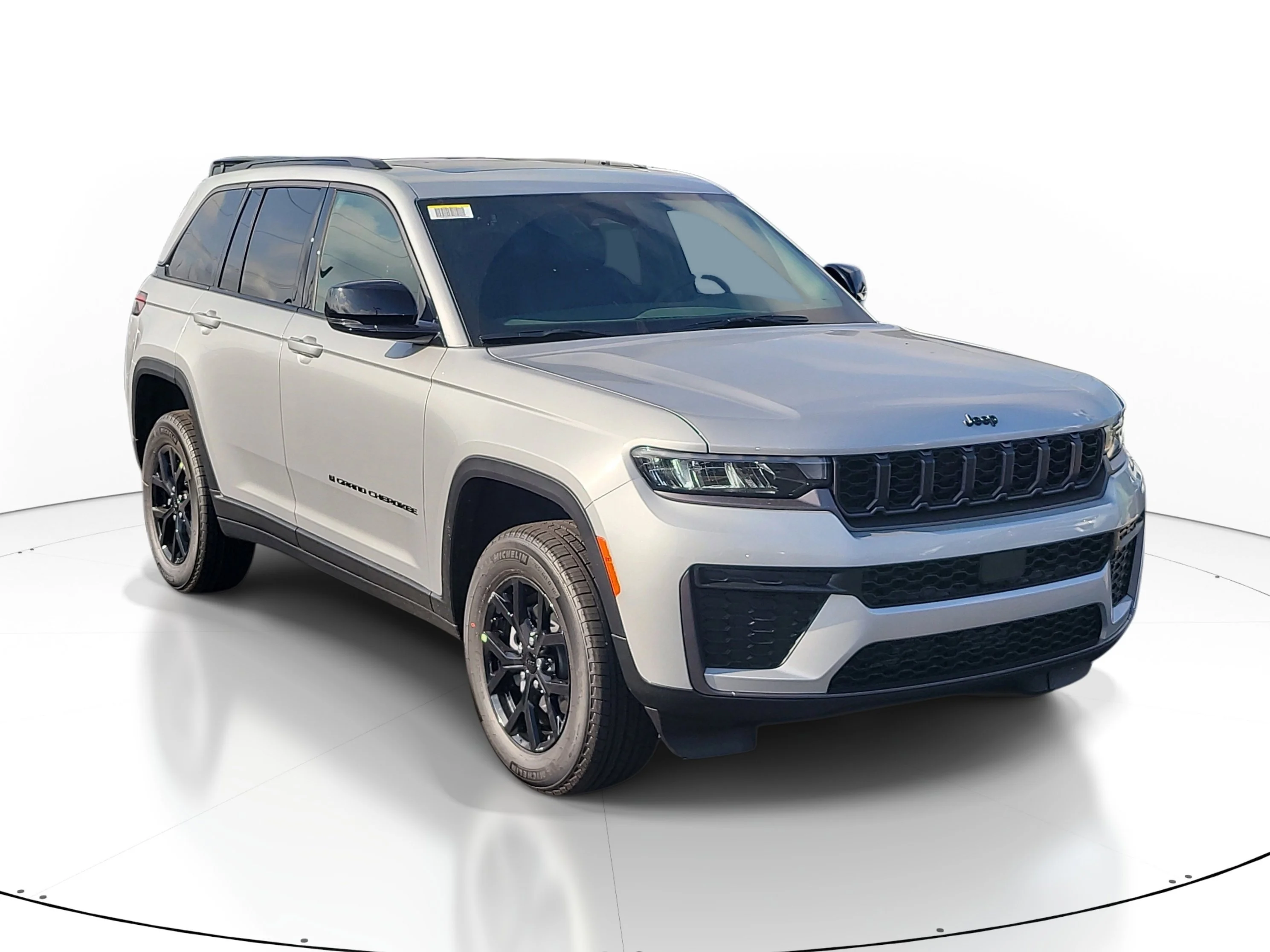 New 2026 Silver Zynith Jeep Laredo Altitude image 2
