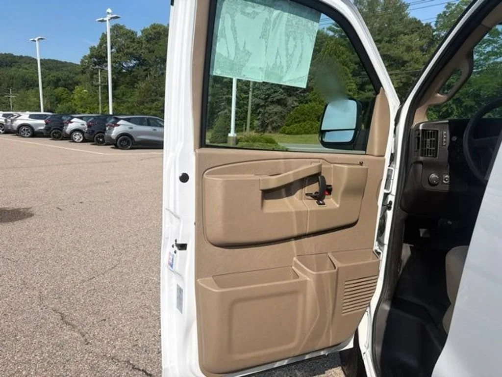 2025 Chevrolet Express Cargo Work Van - Photo 22