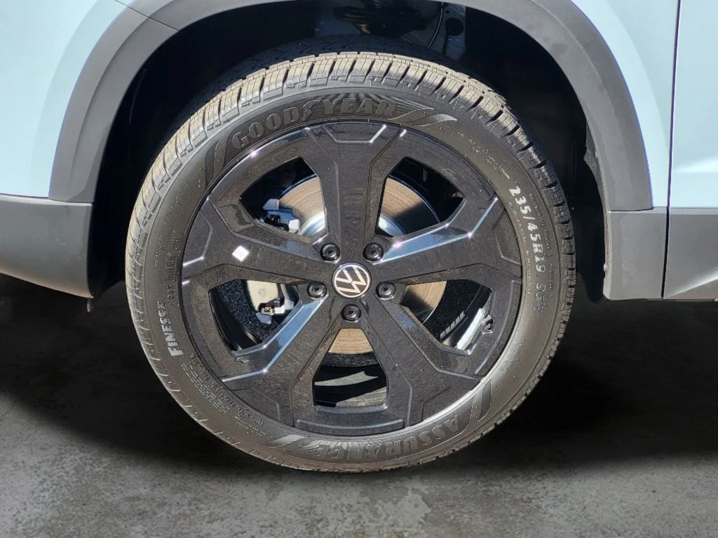 New 2026 Monument Gray W/Deep Black Roof Volkswagen 1.5T SE Black image 19