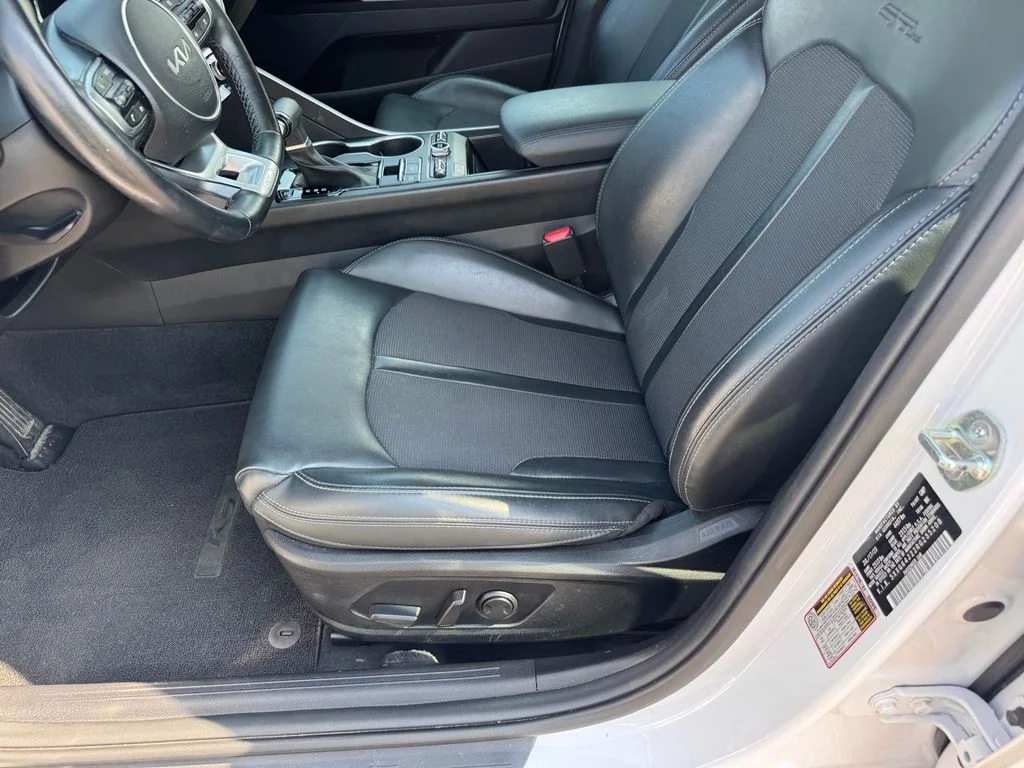 Used 2024 White Kia GT-Line image 8