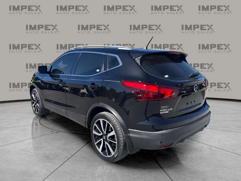 Used 2019 Black Nissan SL image 3