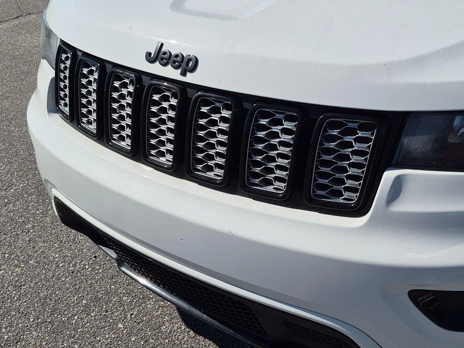Used 2018 Bright White Clearcoat Jeep Altitude image 13