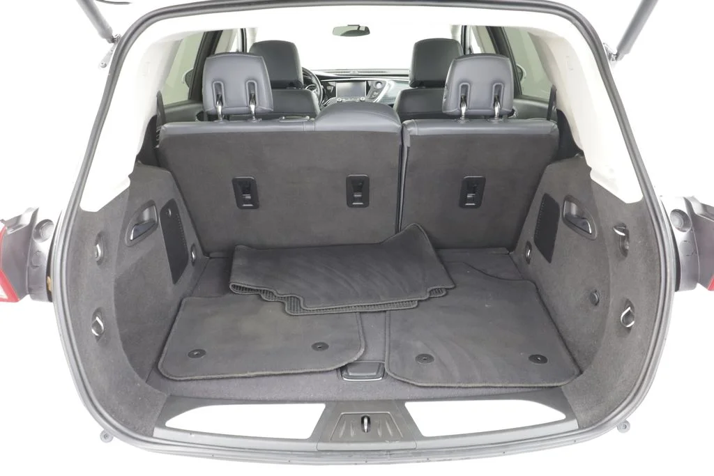 Used 2020 Summit White Buick Essence image 18