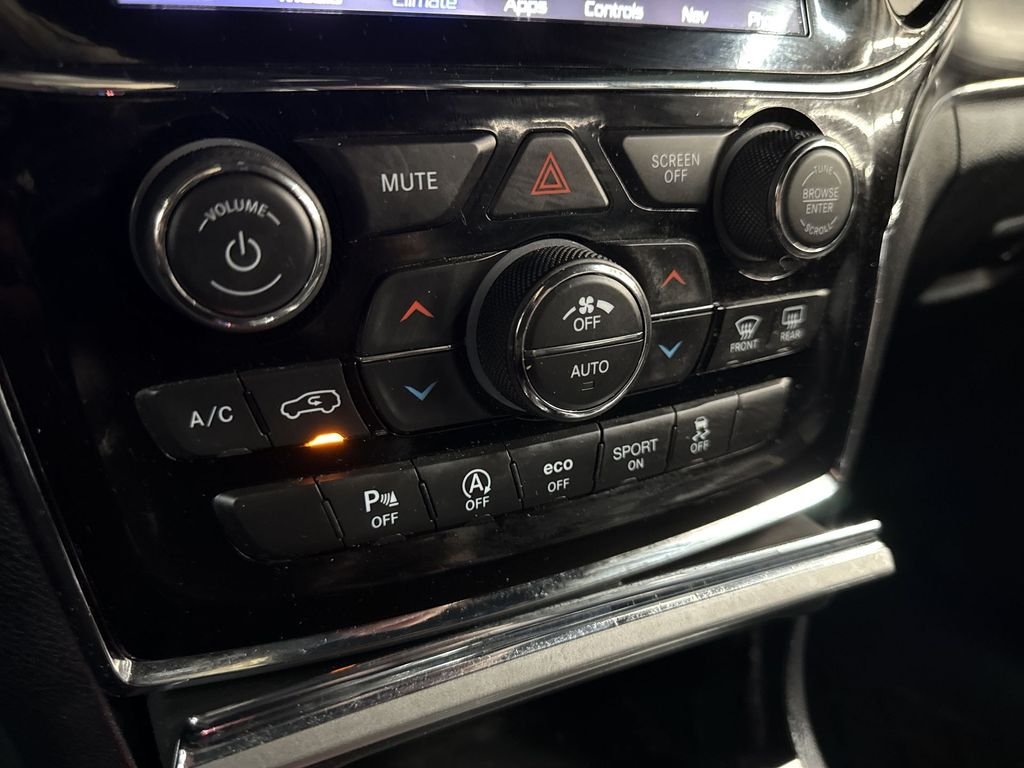 Used 2019 Crystal Metallic Jeep Limited image 27