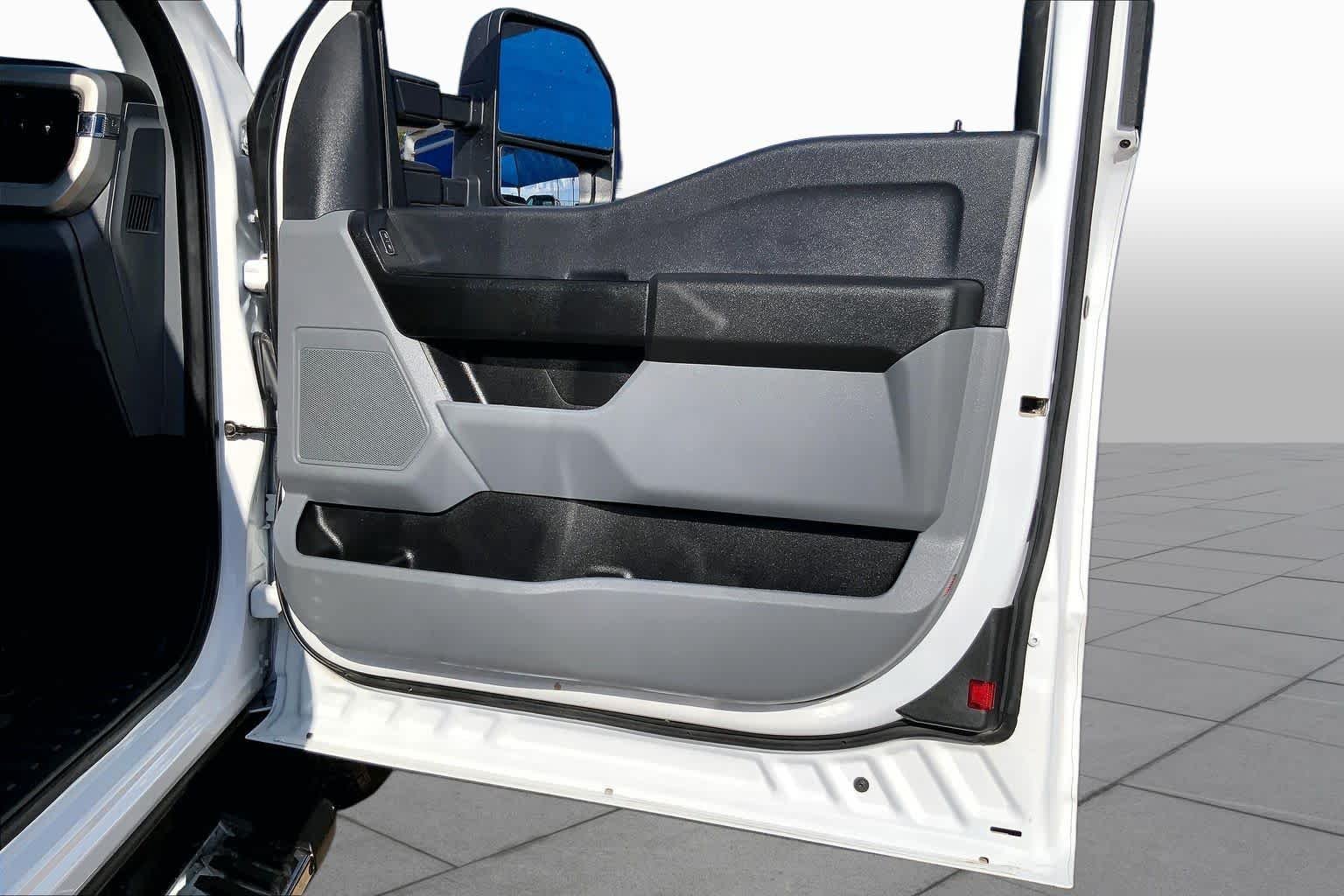 Used 2024 Oxford White Ford XL image 23