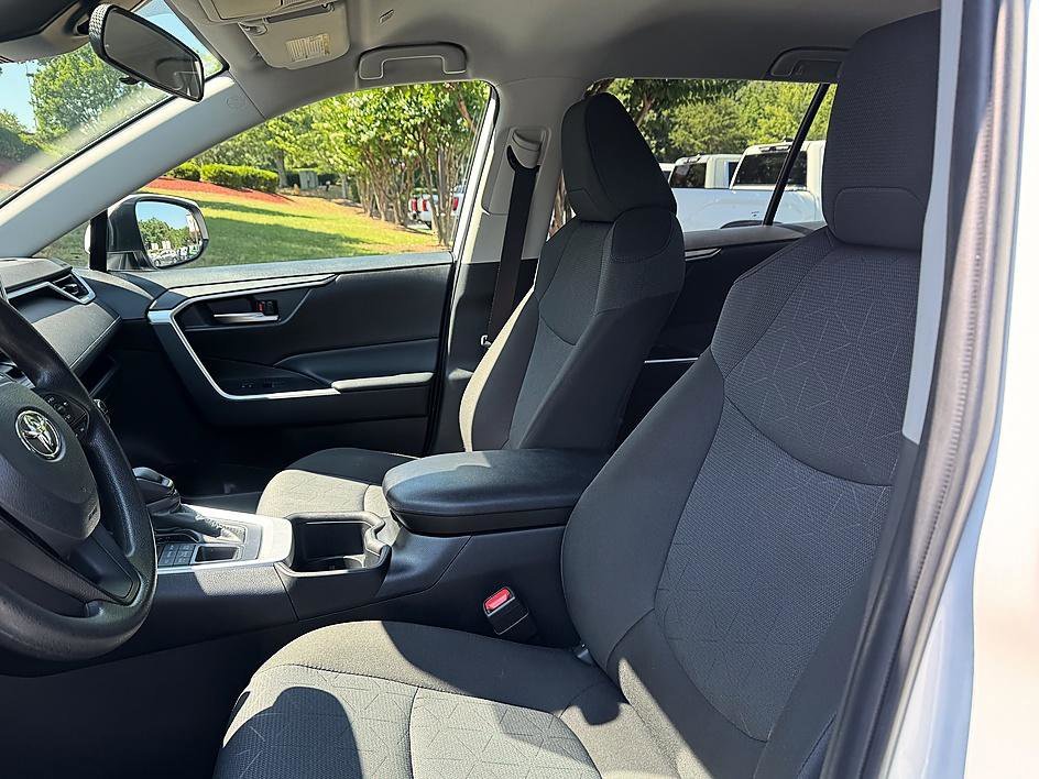 Used 2025 Ice Toyota XLE image 10