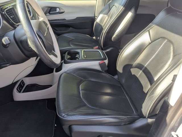 Used 2019 Billet Silver Metallic Clearcoat Chrysler Limited image 11
