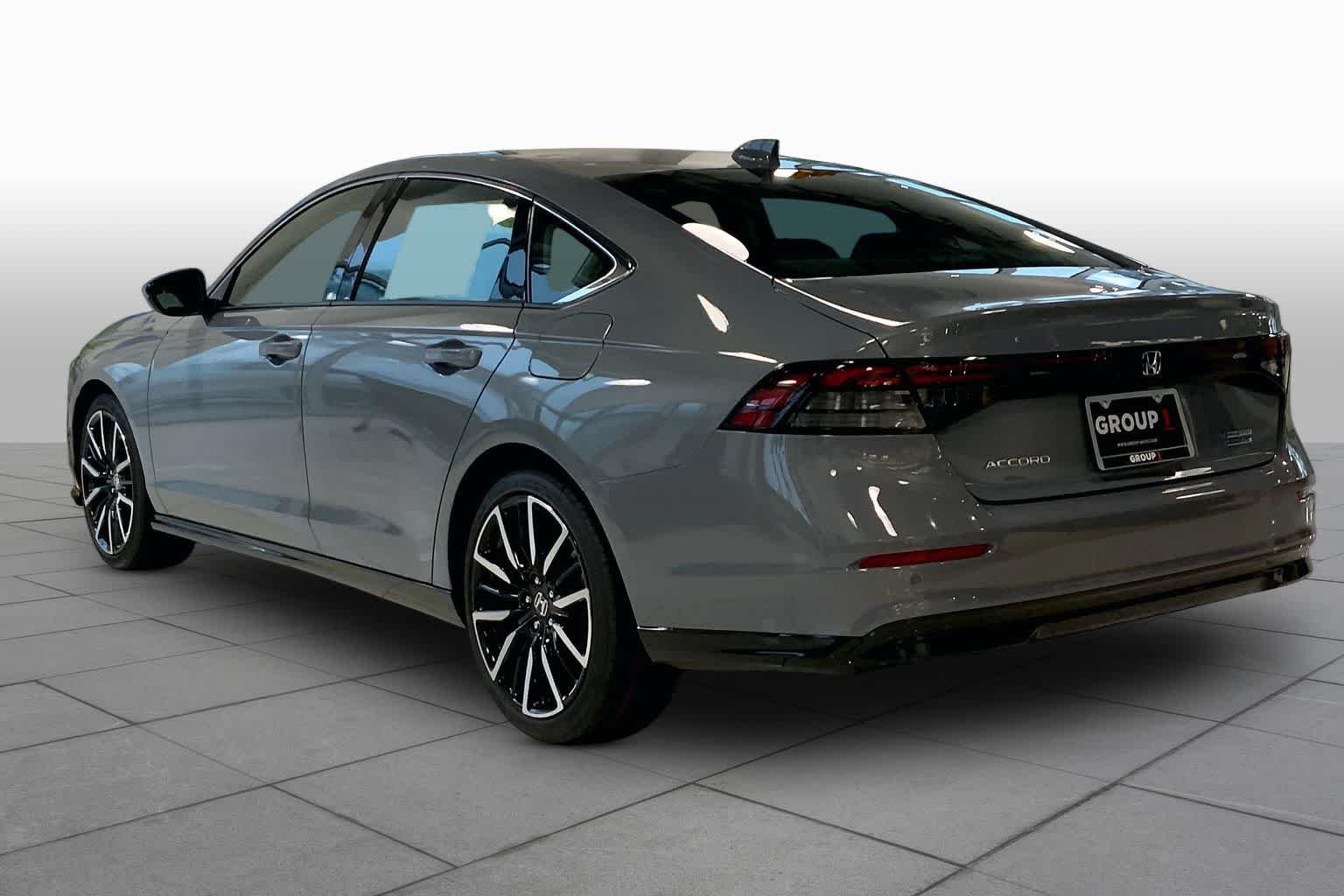 New 2026 Urban Gray Pearl Honda Touring Hybrid image 11