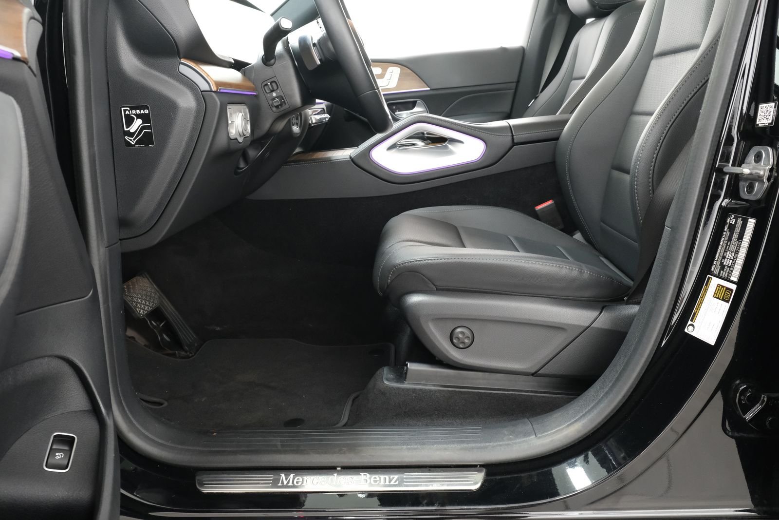 Used 2024 Obsidian Black Metallic Mercedes-Benz GLE 450 image 32
