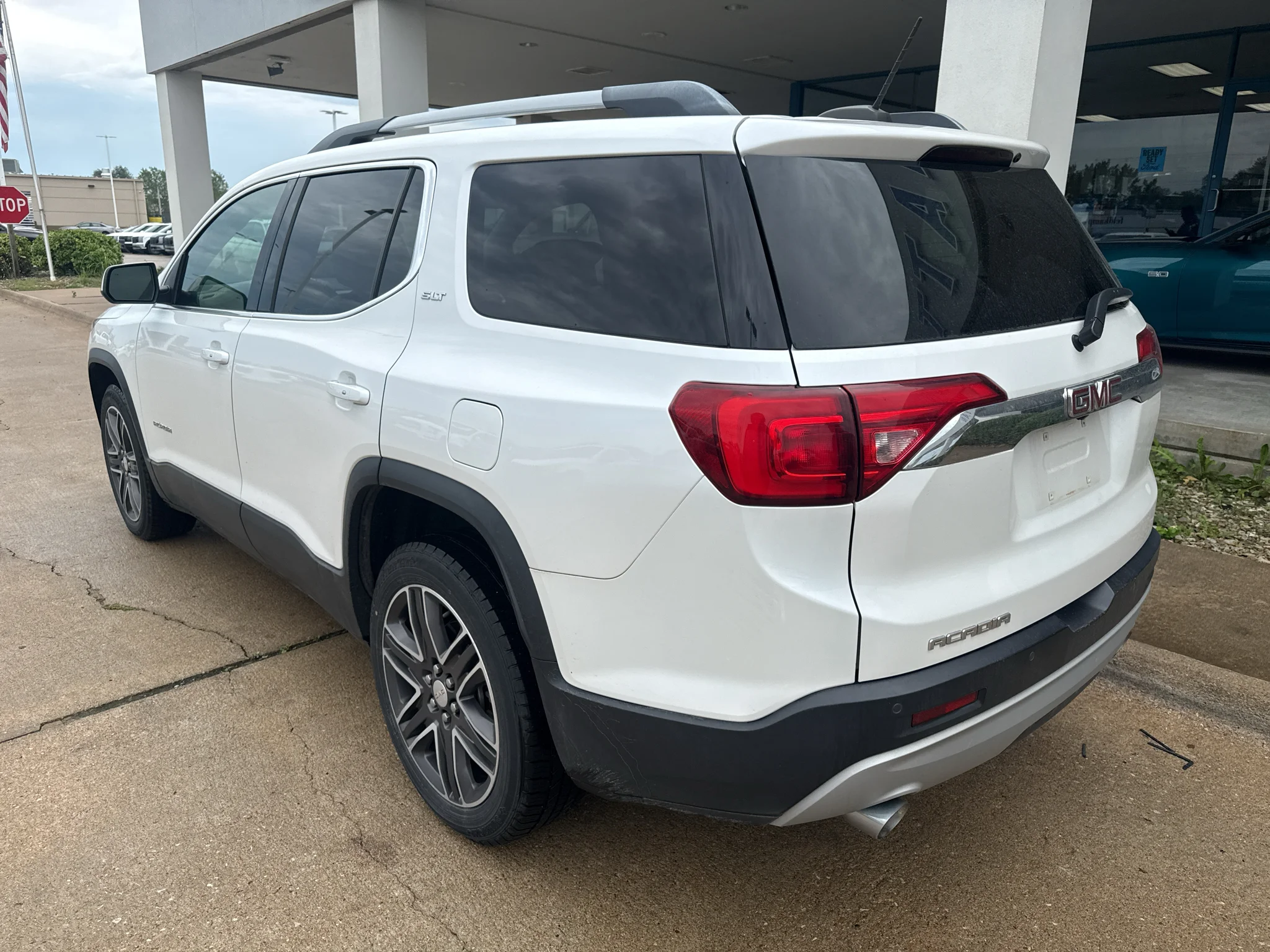 Used 2019 White Frost Tri-Coat GMC SLT image 8