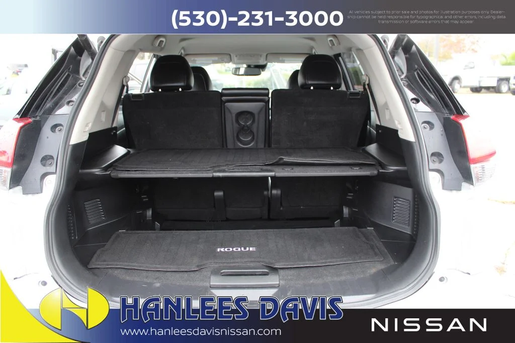Used 2018 Silver Nissan SL image 10