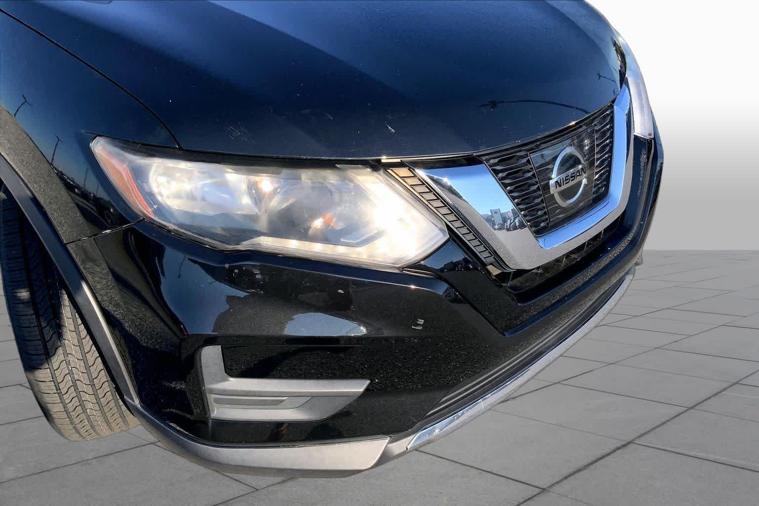 Used 2017 Magnetic Black Nissan S image 27