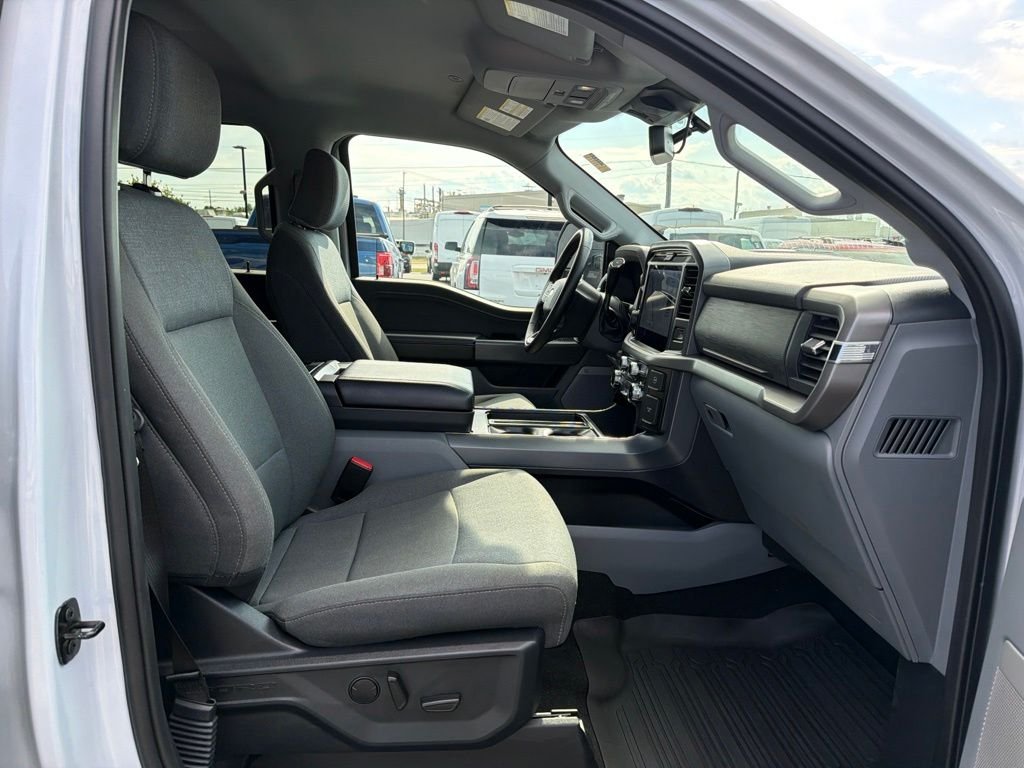 Certified Used 2025 White Metallic Ford XLT image 9