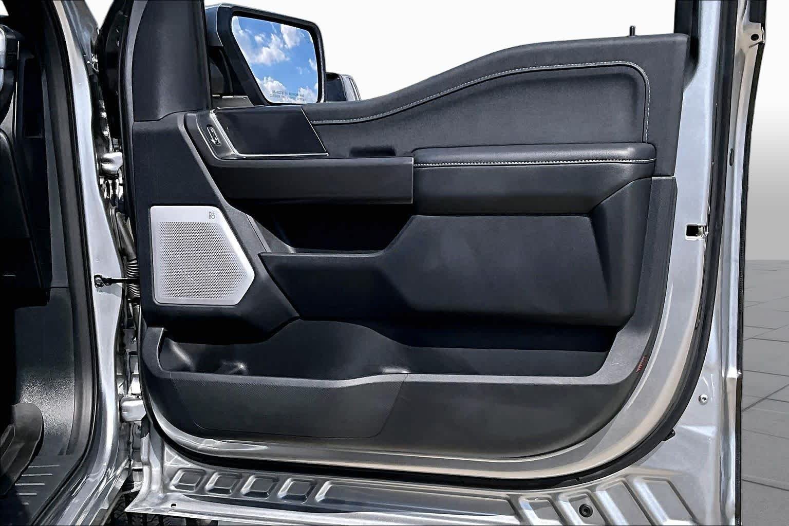 Used 2025 Iconic Silver Metallic Ford LARIAT image 23