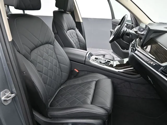 Used 2024 Gray BMW xDrive40i image 22