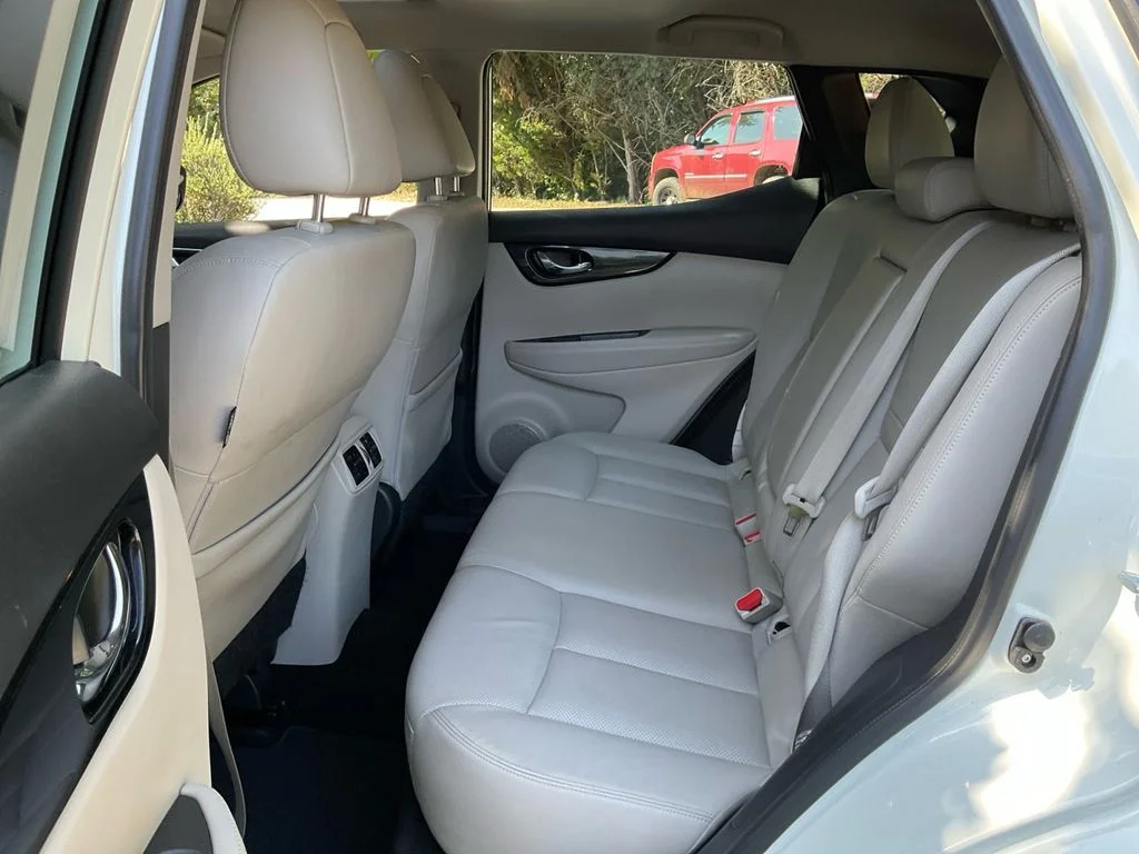 Used 2017 White Nissan SL image 30