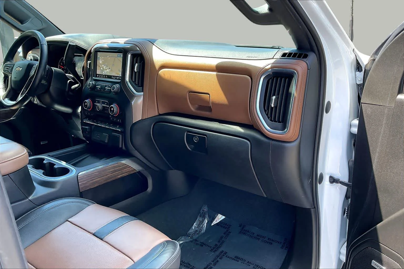 Used 2023 Iridescent Pearl Tricoat Chevrolet High Country image 16