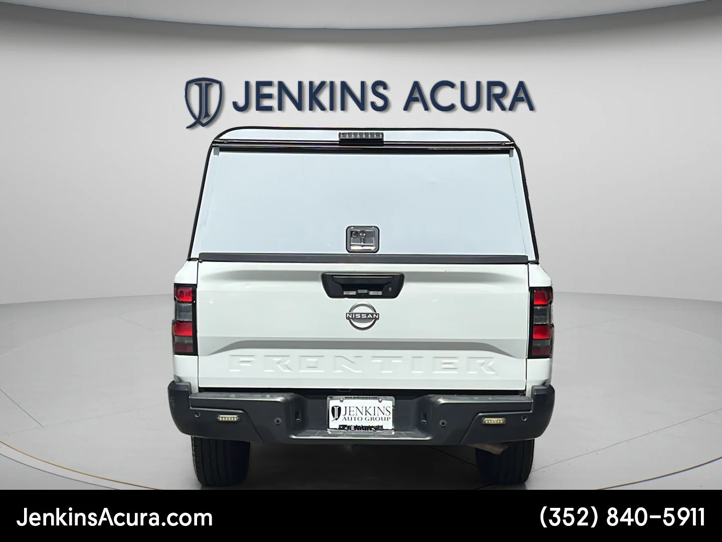 Used 2023 Glacier White Nissan S image 4