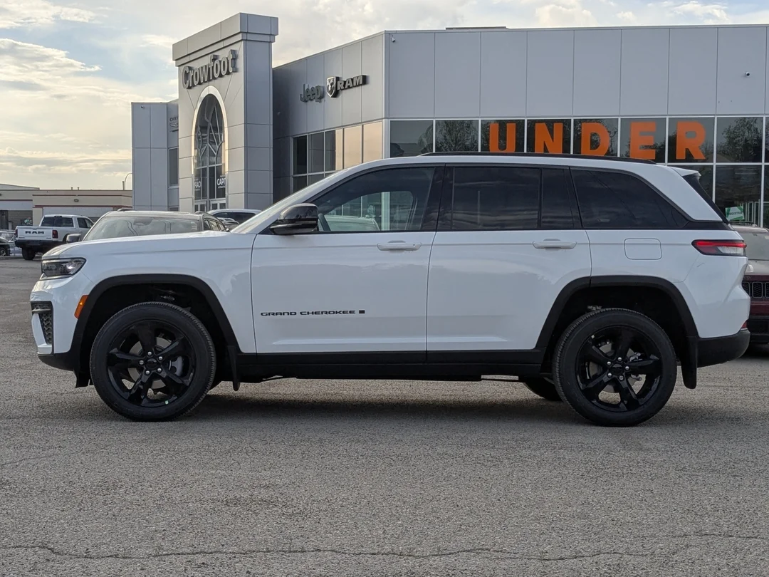 New 2026 White Jeep Altitude - - 4x4 - 20 Gloss Black Wheels - Remote Start - Capri Leatherette & More! image 5