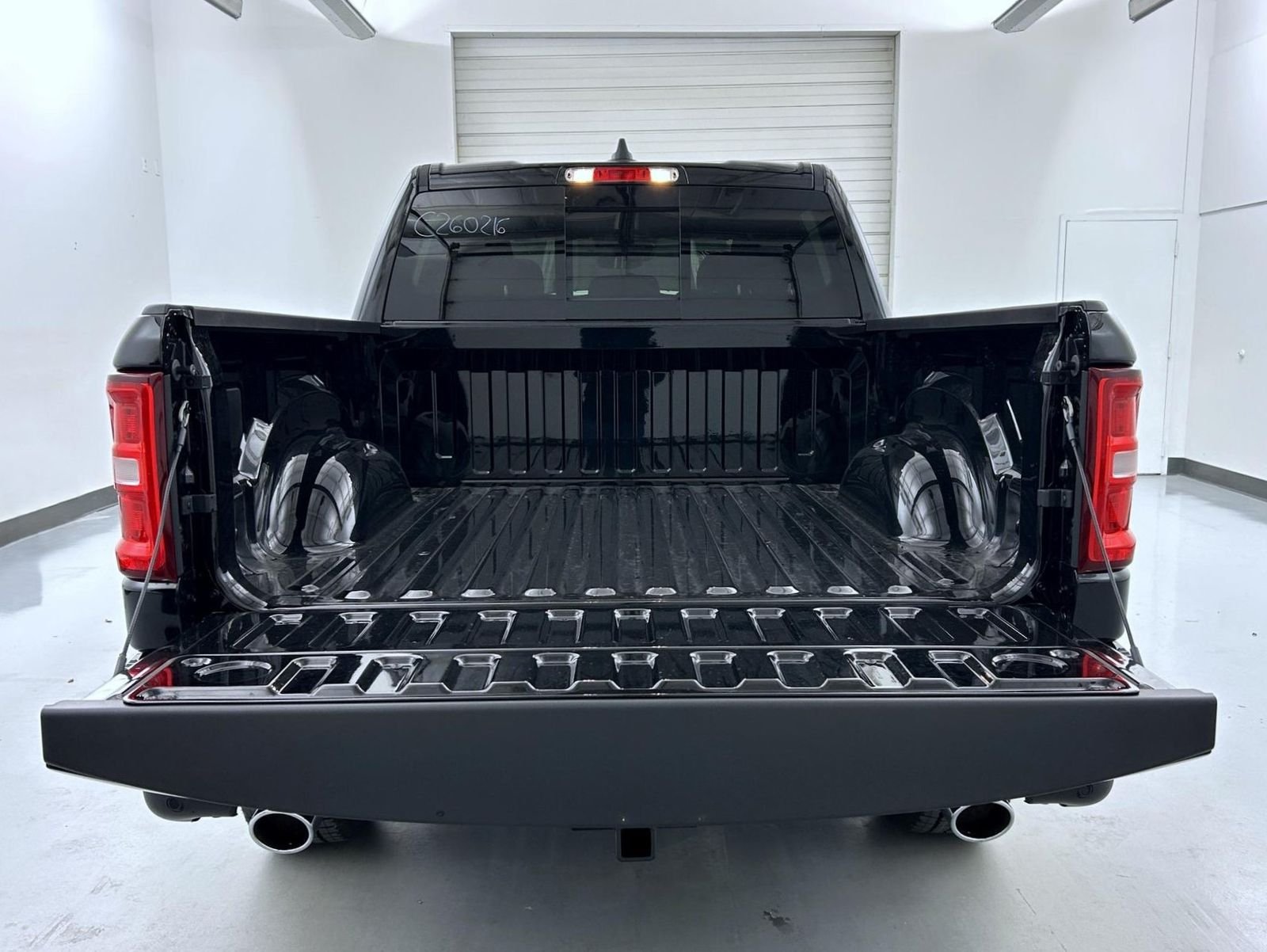 New 2026 Diamond Black Crystal Pearl-Coat Exterior Paint RAM Big Horn/Lone Star image 21