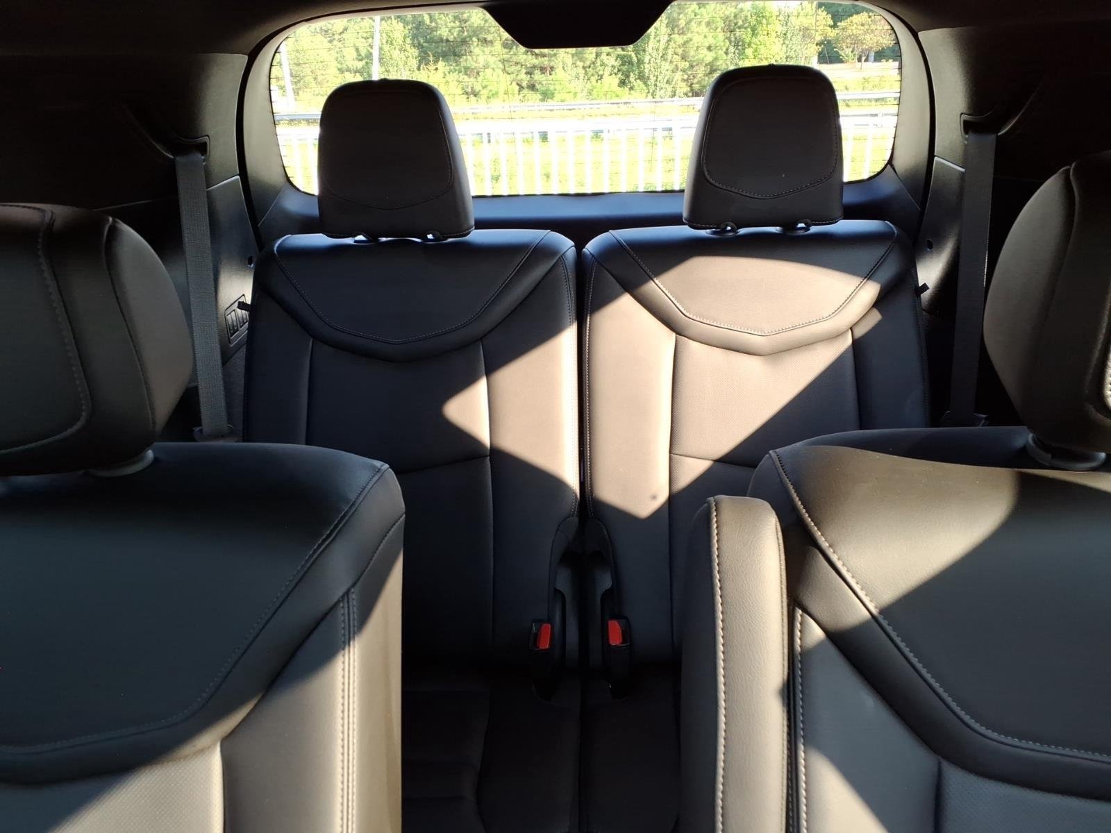 Used 2022 Crystal White Tricoat Cadillac Sport image 24