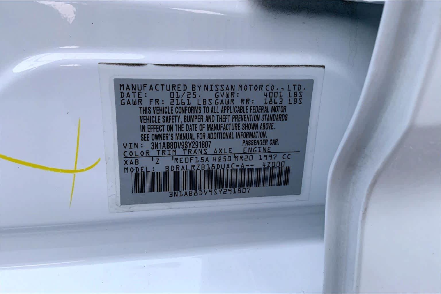 Used 2025 Aspen White Tricoat/Super Black Nissan SR image 30