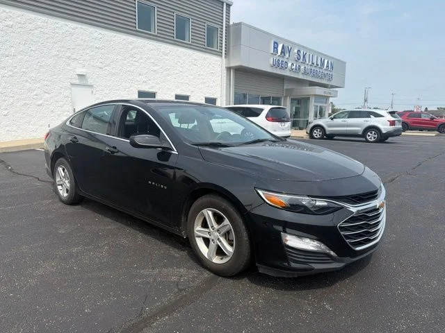 Used 2024 Mosaic Black Metallic Chevrolet LT image 1